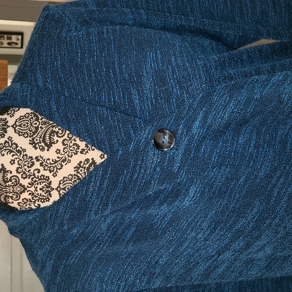 Single button sweater wrap - Picture 2 of 4